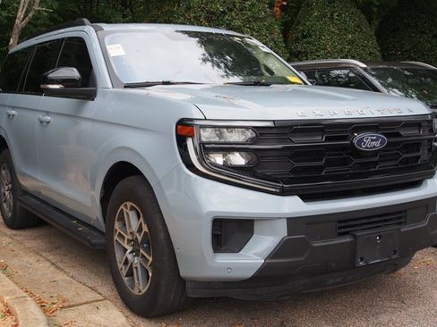 Certified 2025 Ford Expedition Active RWD image 2