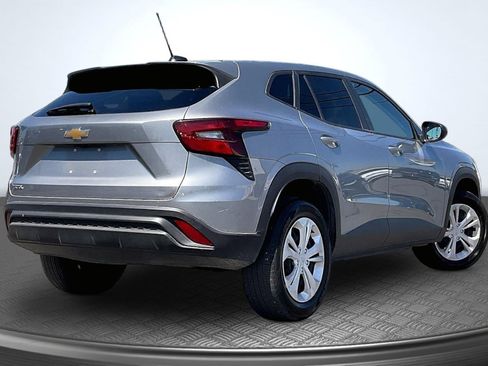 Used 2025 Chevrolet Trax LS FWD image 13