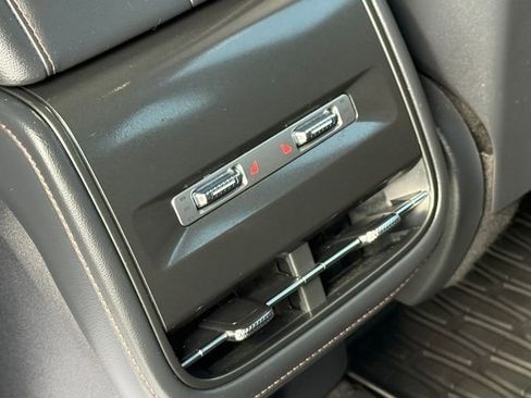 Used 2024 Lincoln Nautilus Reserve w/ Equipment Group 202A image 10