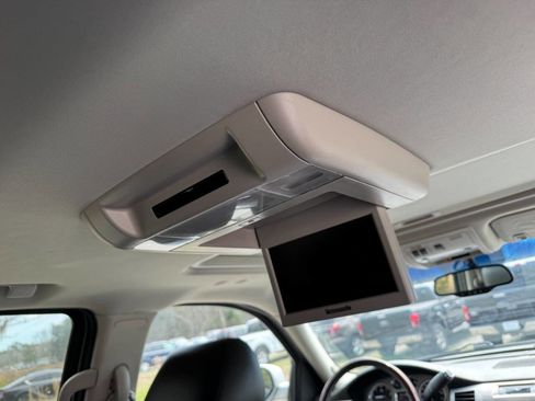 Used 2012 Cadillac Escalade Luxury image 15