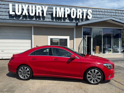 Used 2019 Mercedes-Benz CLA 250 4MATIC w/ Premium Package image 4