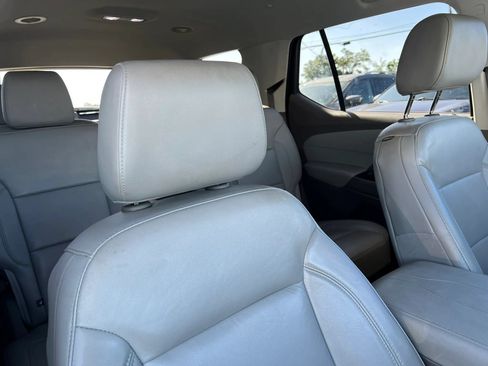 Used 2019 Chevrolet Traverse LT FWD image 19