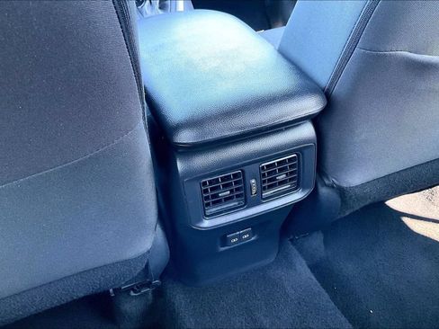 Used 2025 Toyota RAV4 XLE AWD/4WD image 23