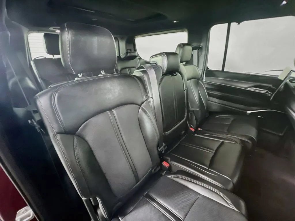 Used 2024 Jeep Wagoneer Series II w/ Convenience Group I AWD/4WD image 32
