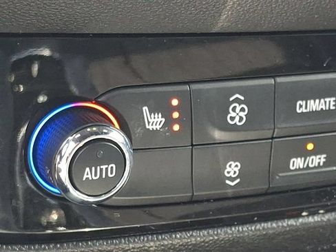 Used 2023 Buick Enclave Essence AWD/4WD image 19