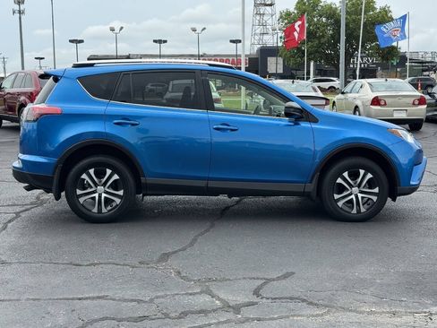 Used 2016 Toyota RAV4 LE FWD image 4
