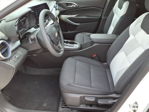 New 2026 Chevrolet Trax LS w/ LS Convenience Package FWD image 8