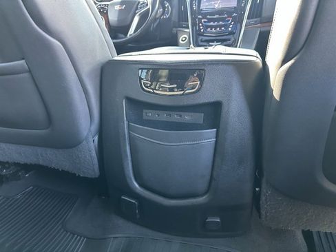 Used 2019 Cadillac Escalade ESV Luxury image 17