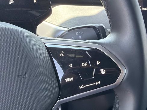 Certified 2025 Volkswagen ID. Buzz Pro S RWD image 18