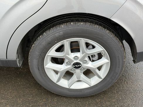 Used 2025 Kia Soul LX w/ LX Technology Package FWD image 19