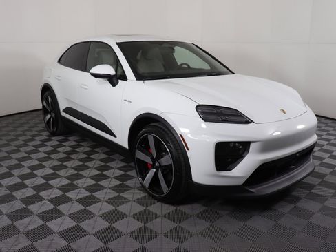 Used 2025 Porsche Macan 4S Electric image 8