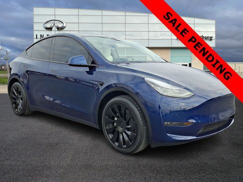 Used 2022 Tesla Model Y Long Range image 1
