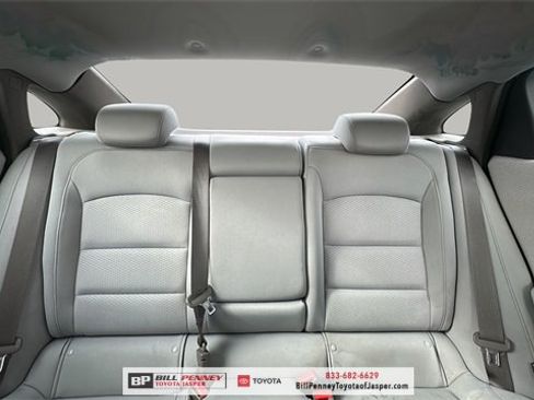 Used 2016 Chevrolet Malibu LT image 17