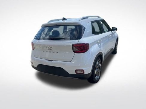 Used 2022 Hyundai Venue SEL FWD image 3