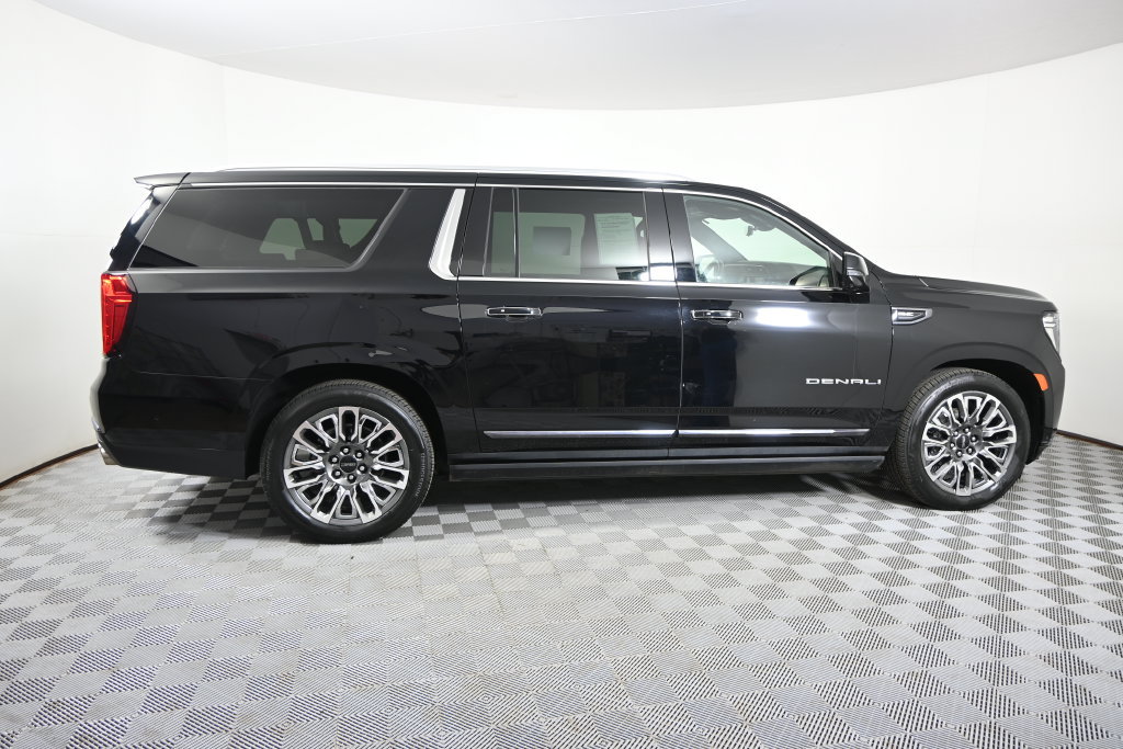 Used 2024 GMC Yukon XL Denali Ultimate AWD/4WD image 7