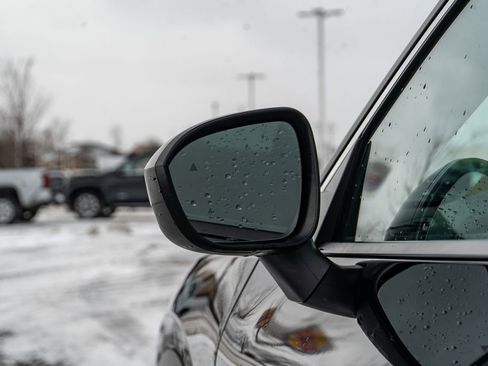 Used 2023 Nissan Rogue S image 16