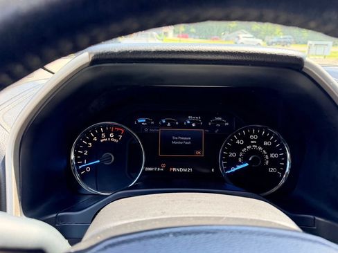Used 2015 Ford F150 Lariat w/ Equipment Group 502A Luxury AWD/4WD image 25