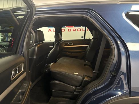 Used 2017 Ford Explorer XLT w/ Equipment Group 202A AWD/4WD image 27