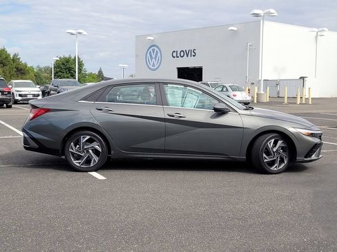 Used 2025 Hyundai Elantra SEL FWD image 5