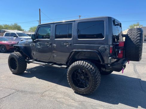 Used 2014 Jeep Wrangler Unlimited Sahara w/ Connectivity Group AWD/4WD image 8