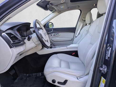 Used 2020 Volvo XC90 T5 Momentum w/ Protection Package Premier image 17