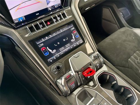 Used 2024 Lamborghini Urus Performante AWD/4WD image 21