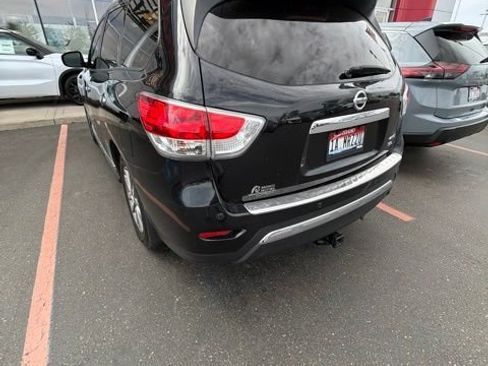 Used 2015 Nissan Pathfinder SL w/ Cargo Package FWD image 10