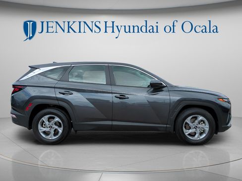 Certified 2024 Hyundai Tucson SE image 2