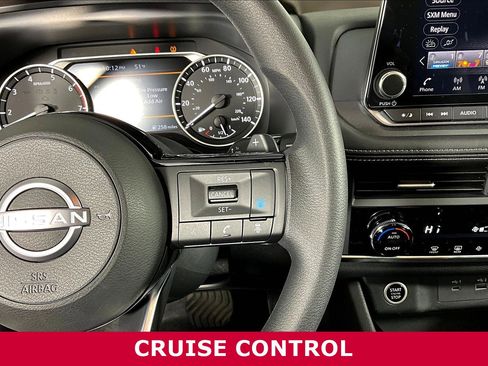 Used 2023 Nissan Rogue SV image 11