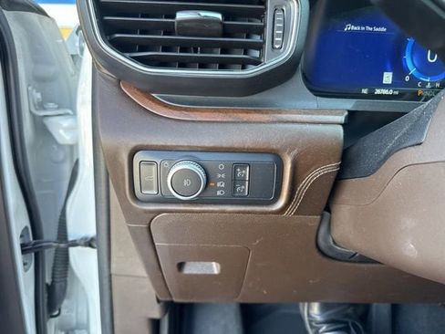Used 2022 Ford Explorer King Ranch w/ Technology Package RWD image 15