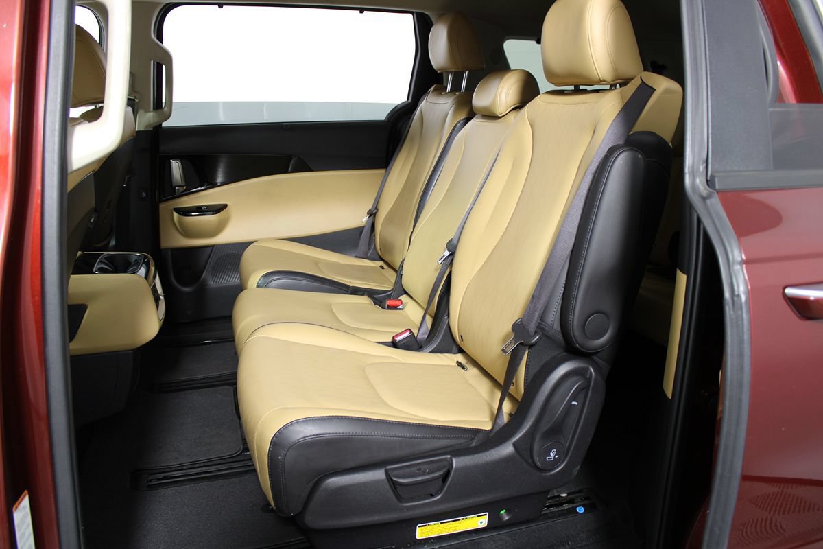 Used 2022 Kia Carnival EX FWD image 24