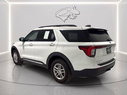 Used 2025 Ford Explorer Active AWD/4WD image 3