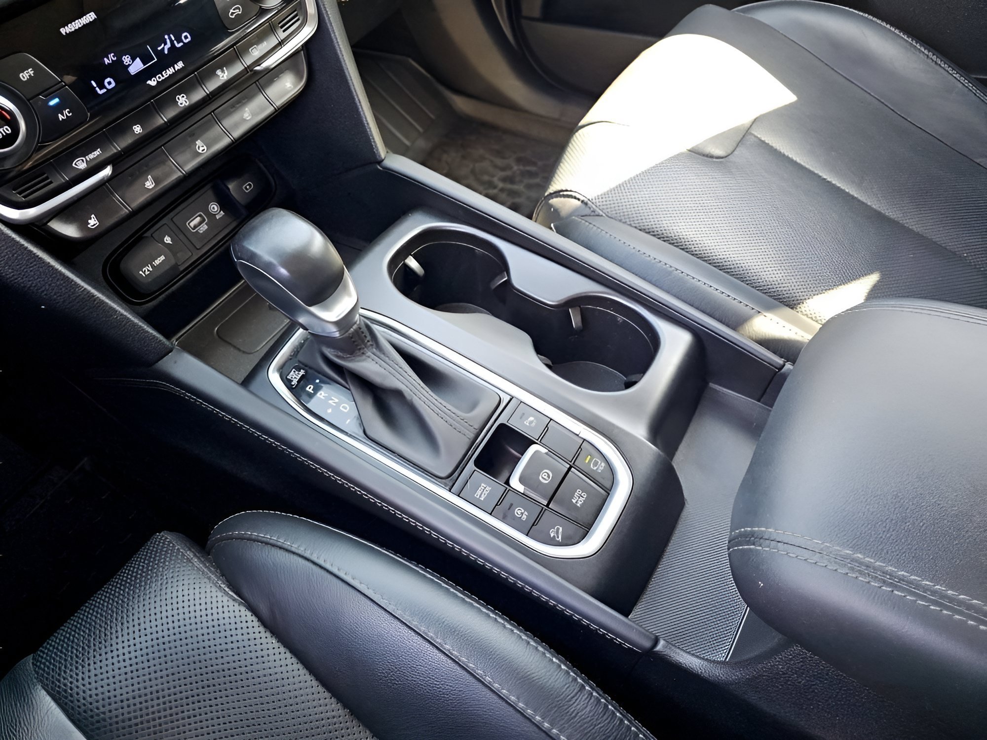 Used 2020 Hyundai Santa Fe Limited AWD/4WD image 34