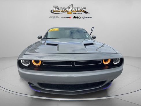 Used 2019 Dodge Challenger SXT image 4