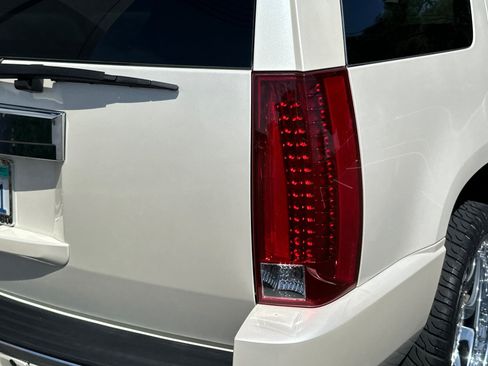 Used 2007 Cadillac Escalade AWD w/ Information Package image 44