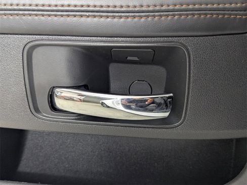 Used 2014 Dodge Challenger R/T image 14