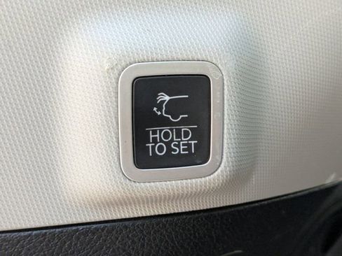 Used 2023 Jeep Grand Cherokee Limited image 18