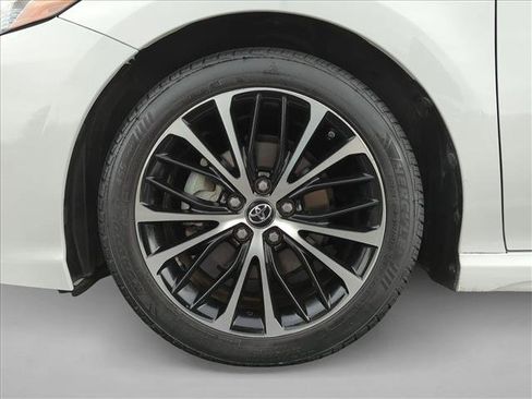 Used 2018 Toyota Camry SE w/ Convenience Package image 22