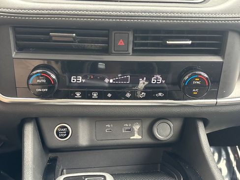 Used 2023 Nissan Rogue SV image 13