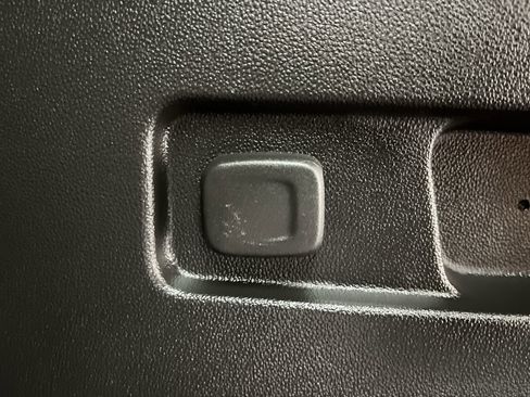 Certified 2023 GMC Acadia SLE w/ Driver Convenience Package image 31