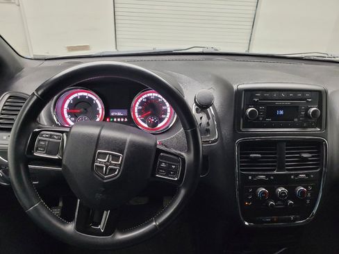 Used 2016 Dodge Grand Caravan SE FWD image 22