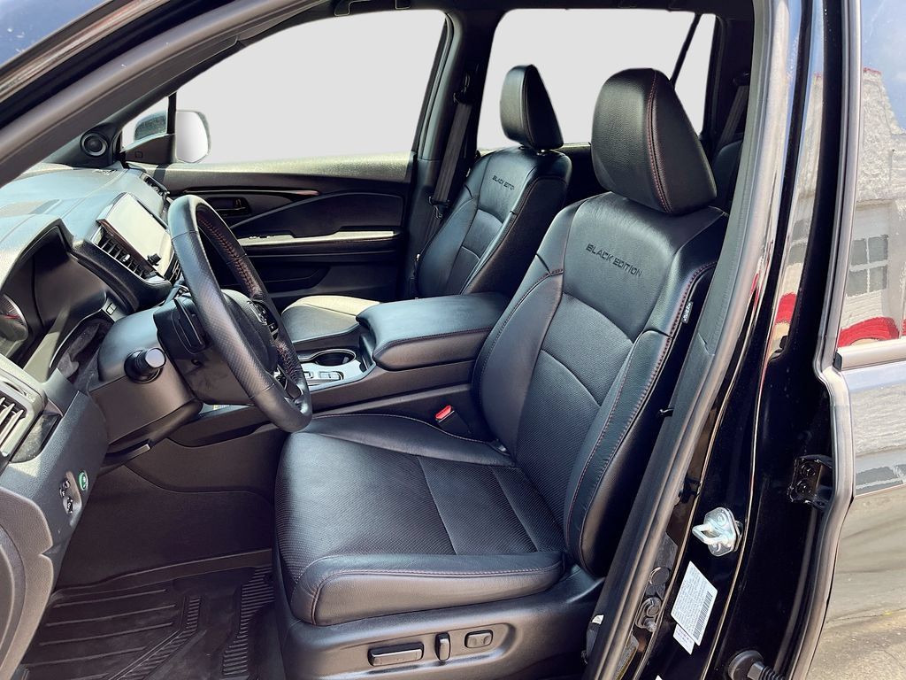 Used 2025 Honda Passport Black Edition image 22