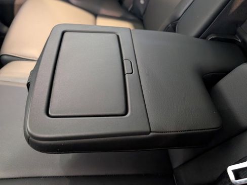 Used 2022 Volvo XC90 T5 Momentum image 26