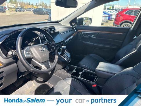 Used 2018 Honda CR-V Touring image 2