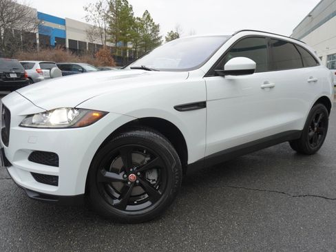Used 2017 Jaguar F-PACE Premium image 3