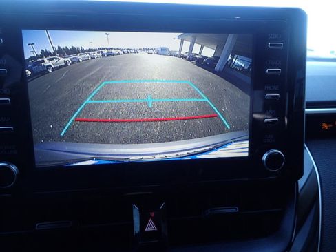 Used 2020 Toyota Corolla LE FWD image 18