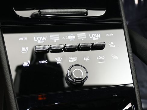 Certified 2025 Porsche Cayenne AWD/4WD image 12