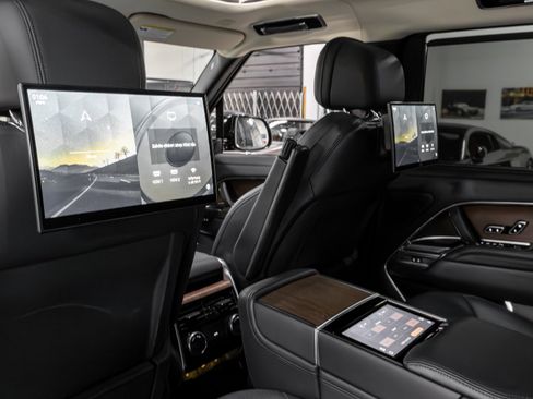 Used 2023 Land Rover Range Rover Autobiography image 14