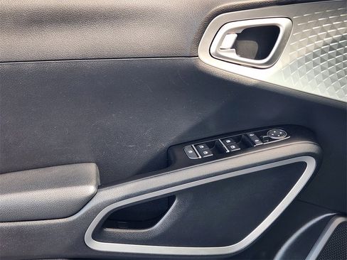 Used 2022 Kia Soul LX w/ Technology Package image 22