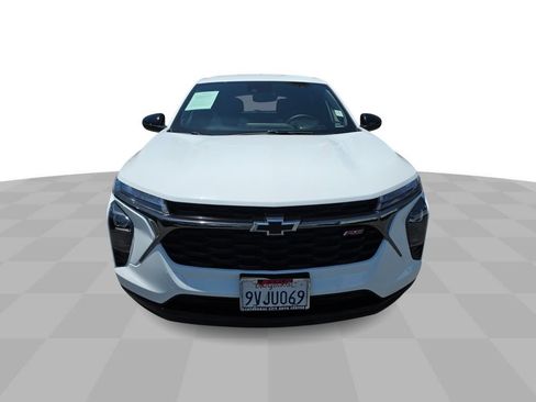 Used 2025 Chevrolet Trax RS FWD image 3